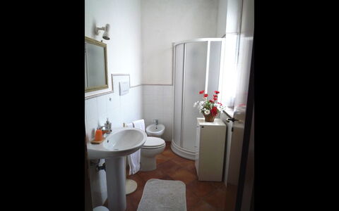 Nonno Tobia: Room, White, Property, Bathroom, Interior Design, House, Furniture, Building, Floor, Sink