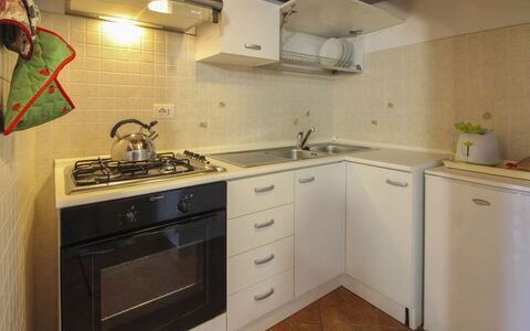 Il Viaggiolo: Kitchen Appliance, Kitchen, Major Appliance, Kitchen Stove, Countertop, Kitchen Sink, Stove, Gas Stove, Cabinetry, Cooktop