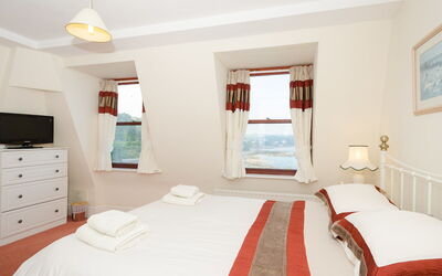 Accommodation:&nbsp;Rock Towers 107.2