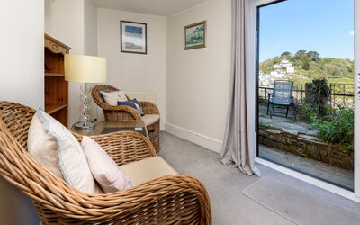 Accommodation:&nbsp;Rock Towers 107.1