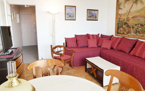 Deauville-Trouville 184: Table, Picture Frame, Furniture, Property, Couch, Wood, Lighting, Interior Design, Chair, Flooring