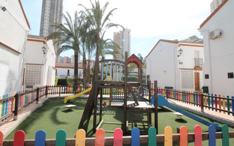 Rinconada Real: Sky, Building, Plant, Tree, Fence, Urban Design, Body Of Water, Arecales, Neighbourhood, Leisure
