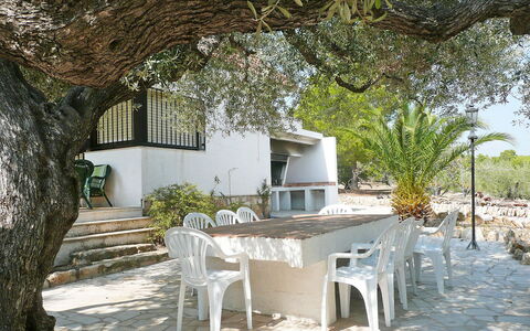 El Rinconcito: Property, House, Building, Room, Real Estate, Architecture, Tree, Table, Home, Villa