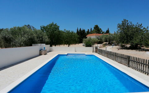 El Rinconcito: Water, Sky, Swimming Pool, Property, Building, Plant, Rectangle, Azure, Tree, Shade