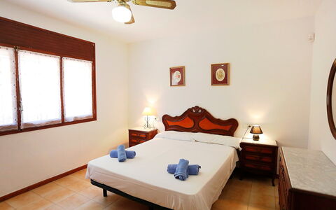 El Rinconcito: Bedroom, Room, Bed, Furniture, Property, Bed Sheet, Bed Frame, Interior Design, Floor, Mattress