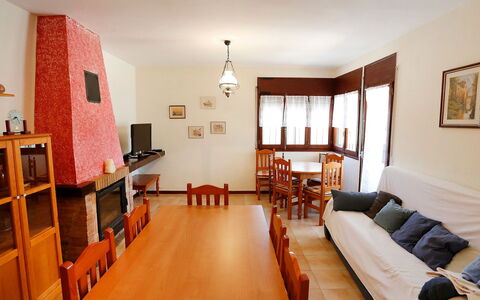 El Rinconcito: Room, Property, Interior Design, Furniture, Building, Floor, Ceiling, Hardwood, Living Room, House