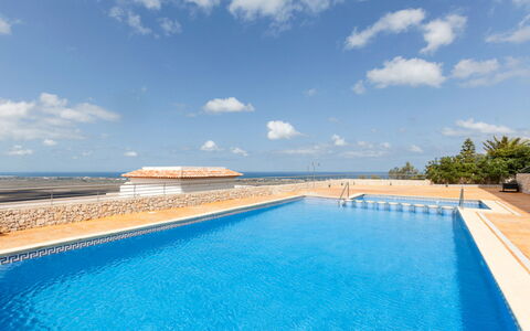 Cima del Mar: Cloud, Water, Sky, Building, Water Resources, Daytime, Blue, Azure, Boat, Tree