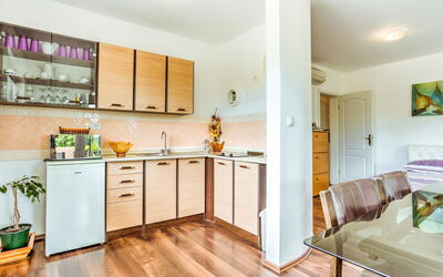 Accommodation:&nbsp;Karmen 104.1