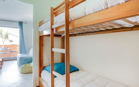 La Dune: Bunk Bed, Furniture, Wood, Building, Comfort, Hostel, Floor, Houseplant, Window