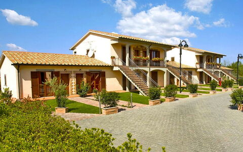 Pitigliano 200: Property, Home, House, Building, Real Estate, Residential Area, Estate, Villa, Land Lot, Architecture