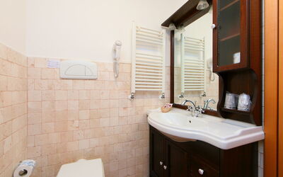 Accommodation:&nbsp;Oak 200.2