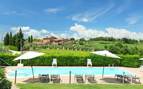 Castiglione del Lago 130: Cloud, Water, Sky, Plant, Property, Building, Swimming Pool, Azure, Shade, Umbrella