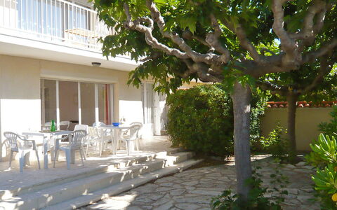 Les Hirondelles: Plant, Building, Window, Tree, Road Surface, Shade, Urban Design, Residential Area, Real Estate, City