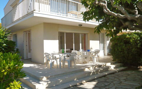 Les Hirondelles: Plant, Building, Property, Tree, Shade, Window, House, Neighbourhood, Residential Area, Real Estate