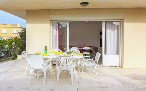 Les Hirondelles: Plant, Table, Furniture, Property, Chair, Window, Shade, Building, Interior Design, Floor