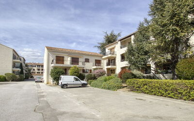 Accommodation:&nbsp;Le Village 460.5