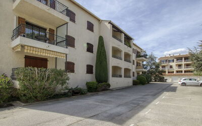 Accommodation:&nbsp;Le Village 460.5