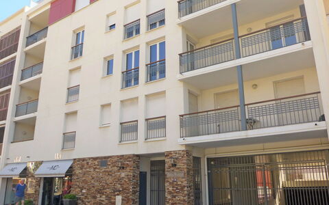 Cavalaire 170: Building, Property, Apartment, Architecture, Neighbourhood, Residential Area, Real Estate, House, Mixed-Use, Facade