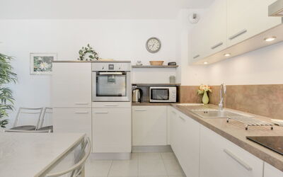 Accommodation:&nbsp;Beau Rivage 170.1