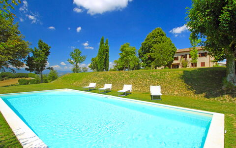 Montebello: Swimming Pool, Property, Grass, Leisure, Real Estate, Estate, House, Villa, Tree, Vacation