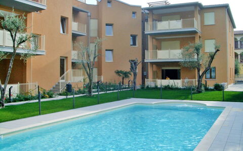 Il Piccolo: Water, Plant, Property, Building, Daytime, Window, Swimming Pool, Sky, Azure, Architecture
