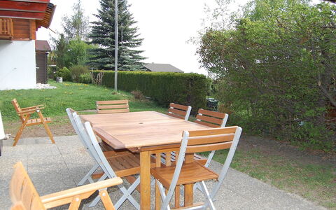 Coucordin: Table, Property, Furniture, House, Chair, Backyard, Cottage, Outdoor Table, Room, Yard