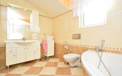 Accommodation:&nbsp;Mladen 116.3