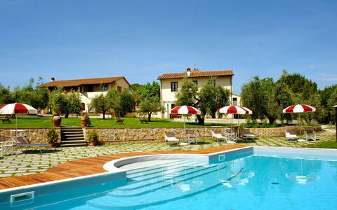 Vinci 36: Water, Sky, Plant, Swimming Pool, Building, Azure, Tree, Outdoor Furniture, House, Body Of Water