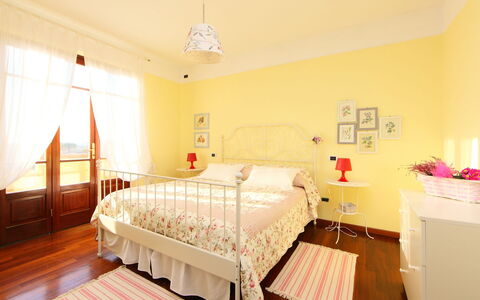 Olivo: Bedroom, Room, Bed, Furniture, Property, Product, Bed Frame, Interior Design, Ceiling, Bed Sheet