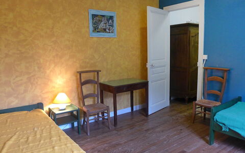 Le Chant des Milans: Room, Furniture, Property, Floor, Building, Wall, House, Hardwood, Interior Design, Flooring