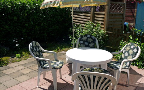 Schäfer: Furniture, Patio, Outdoor Table, Table, Product, Iron, Umbrella, Outdoor Furniture, Chair, Garden