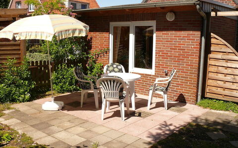 Schäfer: Property, House, Building, Home, Yard, Patio, Backyard, Real Estate, Brick, Cottage