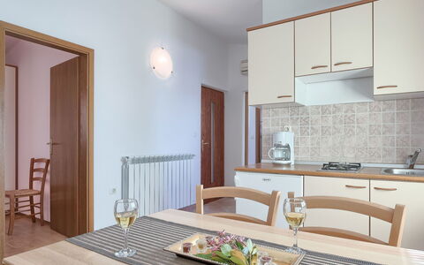 Accommodation:&nbsp;Ulika 102.2
