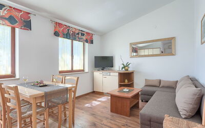 Accommodation:&nbsp;Ulika 102.2
