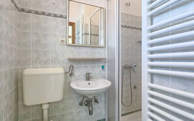 Accommodation:&nbsp;Ulika 102.2