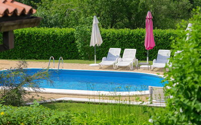 Labin 400: Water, Plant, Property, Furniture, Swimming Pool, Green, Botany, Nature, Azure, Outdoor Furniture