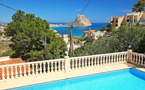 Vista Ifach: Water, Sky, Property, Building, Plant, Nature, Azure, Tree, Rectangle, Seaside Resort