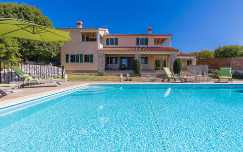 Albina: Water, Building, Plant, Property, Sky, Swimming Pool, Azure, Seaside Resort, House, Tree