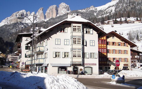 Canazei 900: Mountain, Snow, Sky, Building, Property, Window, World, White, Slope, House