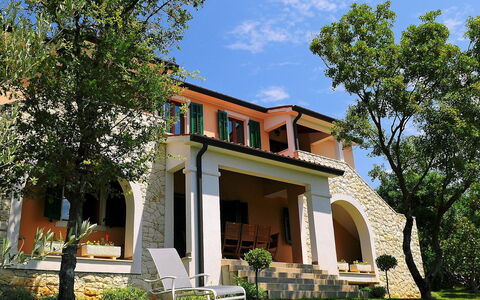 Biljana: House, Property, Home, Building, Real Estate, Estate, Architecture, Residential Area, Tree, Mansion