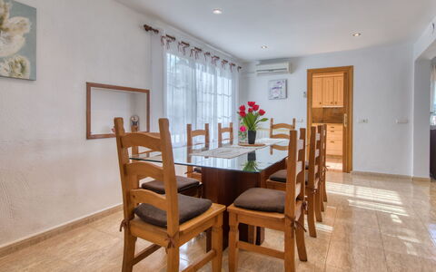 Isabel: Property, Room, Furniture, Dining Room, Building, Interior Design, Floor, Table, Real Estate, House