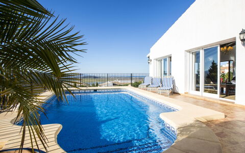 Isabel: Property, Swimming Pool, Real Estate, House, Building, Home, Resort, Architecture, Vacation, Estate