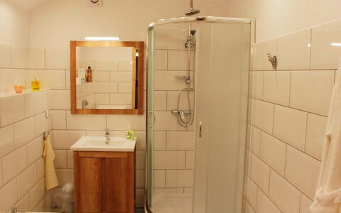 Karpacz Kowary: Bathroom, Room, Property, Tile, Plumbing Fixture, Shower Door, Door, Bathroom Accessory, Interior Design, Architecture
