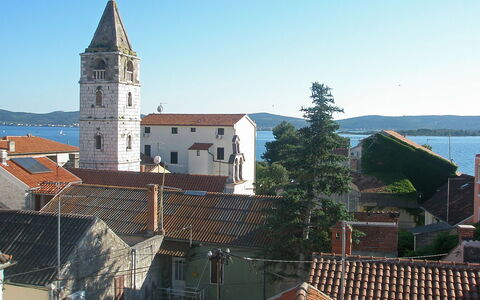 Kala: Roof, Town, Steeple, Architecture, Building, Sky, Neighbourhood, Residential Area, Human Settlement, City