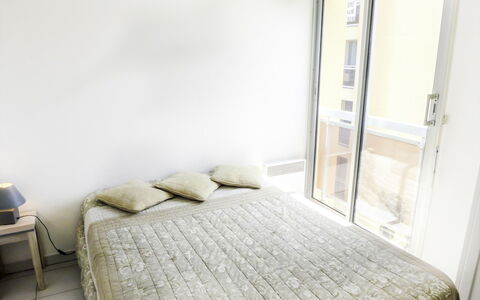 Cavalaire 300: Bedroom, Bed, Property, Furniture, Room, Bed Frame, Floor, Bed Sheet, Interior Design, Bedding