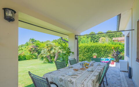 Marinella: Plant, Furniture, Table, Property, Chair, Shade, Building, Interior Design, Flowerpot, Floor