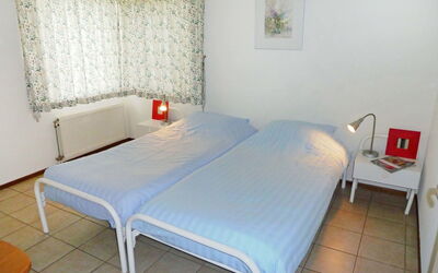 Accommodation:&nbsp;4L 500.3