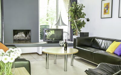 Accommodation:&nbsp;4L 500.4