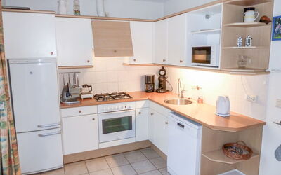 Accommodation:&nbsp;4L 500.3