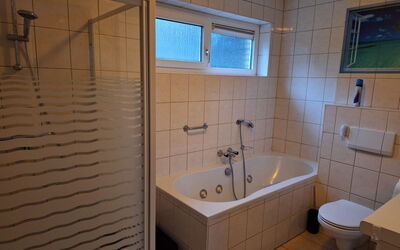 Accommodation:&nbsp;4L 500.4
